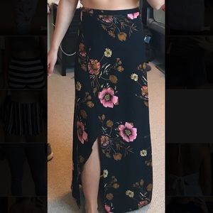 High waisted floral skirt with slit